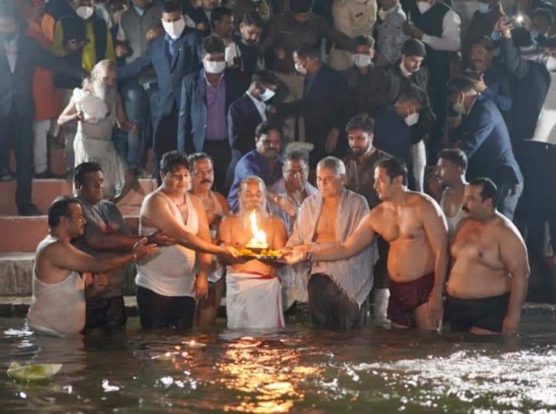 Karthik Punni, Kharun River, Hatkeshwar Mahadev Temple, Mahadev's Jalabhishek, Deepdan, Chief Minister Bhupesh Baghel, Parliamentary Secretary Vikas Upadhyay, State Cow Service Commission President Mahant Ramsunder Das, Chief Minister's Adviser Pradeep Sharma, Mayor Ejaz Dhebar, Chairman of Municipal Corporation Pramod Dubey, khabargali
