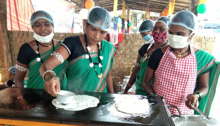 Traditional Cuisine of Garhkaleva, Khabargali, Chhattisgarh, Handicrafts Development Board, Mahant Ghasidas Memorial Museum Complex, Chila, Besan Chila, Gurha Chila, Fara, Muthiya, Dhusaka, Chowur Roti, Chaur Patar Roti, Khupri Roti, Bafori, Chansela, Bara, Patal  Chutney, Dehrauri, Airassa, Dudhfara, Pakwa, Typical, Khurmi, Bidiya, Pidiya, Papachi, Puran Ladoo, Curry Ladoo, Bundi Ladoo, Murra Ladoo, Lai Ladoo