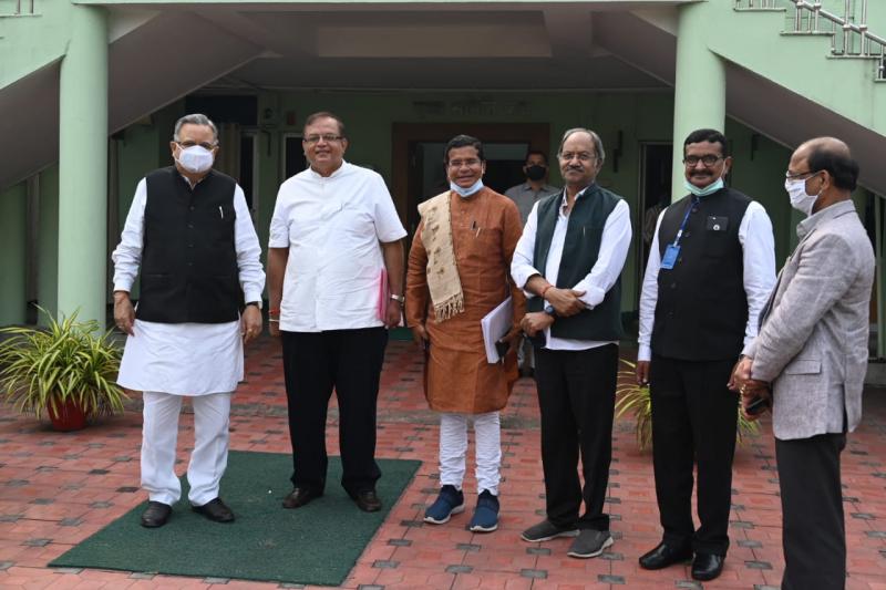 Chhattisgarh Legislative Privileges Committee, Meeting, Vidhan Sabha Bhawan, MLA Mohan Markam, First Panchayat Rural Development Minister and Rajim MLA Amitesh Shukla, Former Chief Minister, Dr. Raman Singh, Former Minister Brijmohan Agrawal, Khabargali