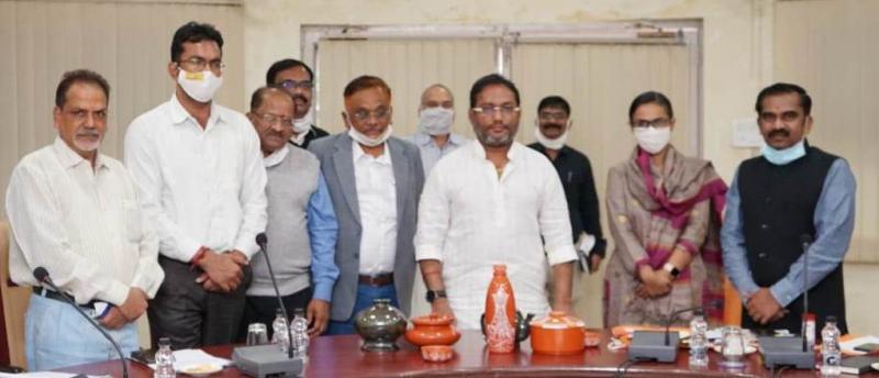 Village Industries Minister Guru Rudrakumar, glazing pot, Secretary, Mrs. Dr. Maninder Kaur Dwivedi, Director Water Life Mission Dr. S. Prakash, Apex and Khadi Village Industries Board Managing Director Rajesh Singh Rana, Advanced Training, Technical Design Workshop and Integrated Design Workshop, Glazing Unit, Chhattisgarh, Khabargali