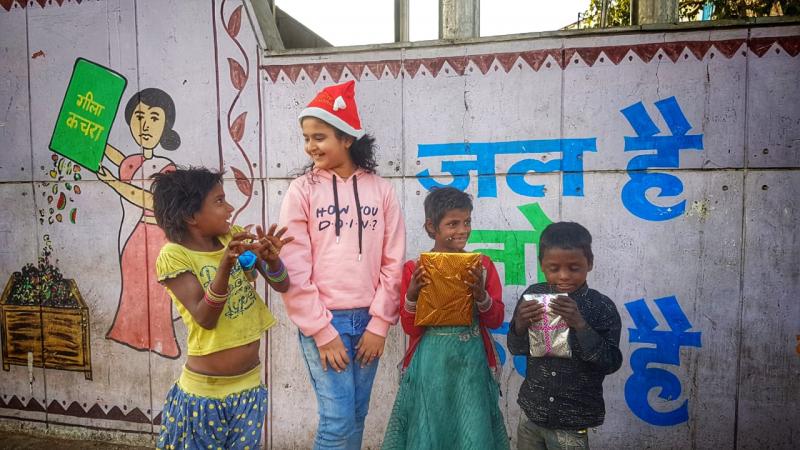 Ashita Agarwal, Santa Claus, Christmas, Kendriya Vidyalaya, poor children, needy, Raipur, Khabargali