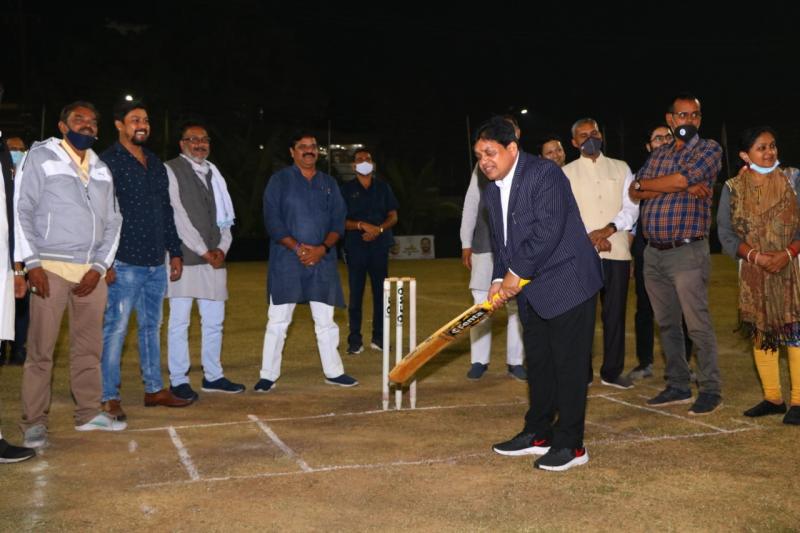 Rajdhani, Netaji Subhash Stadium, Chhattisgarh Sports Congress, Late.  Shri Inderchand Dhariwal Ji Smriti Congress Corporate League Cricket Tournament, Grand Opening, Urban Bodies Minister, Shiv Dahria, Mayor, Ejaz Dhebar, Chairman, Pramod Dubey, Praveen Jain, Late.  Motilal Vora, Late  Ahmed Patel, Press Club, AIIMS Hospital, Battery Association, Girish Dubey, Khabargali