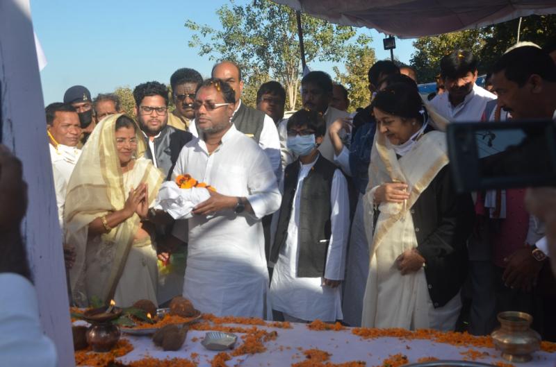 Minister of Public Health Engineering and Village Industries, Guru Rudrakumar, Village Nawagaon-Salka, Guru Ghasidas Jayanti Program, Siddha Baba Dalha Pahad, Niti Guru, Bal Guru Ripudaman, Dr. Renu Jogi, Khabargali under Kota Development Block of Bilaspur District, khabargali