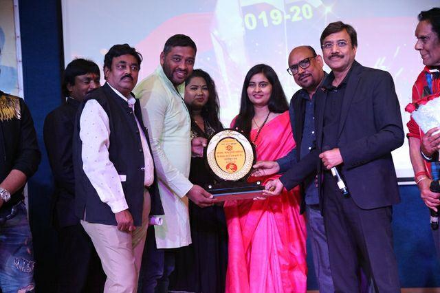 Vinod Panda Dhamejani, Chollywood Stardom Cine Award, Chollywood Gems, Gariaband Collector IPS Ruchi Sharma and Film Industries, President, Yogesh Aggarwal, Arun Banchor, Momento Panchatattva, Painter, Sculptor, Actor and Creative Artist. Mural 3D painting, wall painting and rangoli art making sets of films, making wedding sets, stage decoration sketching, portraits, paintings, world records,khabargali