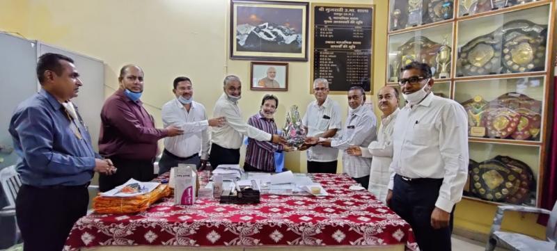 Anees Memon, Shri Gujarati School, Principal, Fifth Degree Black Belt, Sports World, Martial Arts player and coach, Shaheed Vinod Choubey Samman, Shri Gujarati Education Association, Narayan Bhai Patel, Secretary Tulsi Bhai Patel, Ashok Bhai Patel, Treasurer Jayant Bhai Tank , Associate Secretary, Vitthal Das Patel, Jayesh Bhai Pithalia, Principal of English Medium School, Shri VK Mishra and Registrar Ashok Jachak, Smt. Ila Bhatt, Raipur, Chhattisgarh, Khabargali
