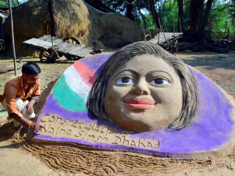 Sand artist Hemchand Sahu, daughter of Parta Rohi and Bastar, Naina Singh Dhakad, artwork, congratulations, Tamasivani, sand artist, Mount Everest, Kuleshwar temple, Mahanadi, Rajim, Mahanadi sand, Chhattisgarh, Khabargali