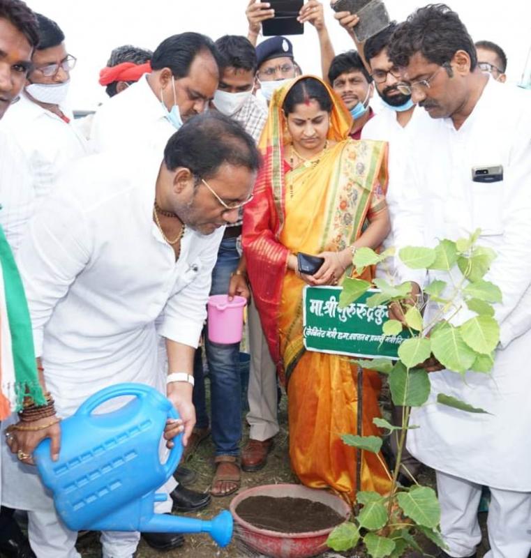 Public Health Engineering and Village Industries, in-charge of Mungeli district, Minister Guru Rudrakumar, Chief Minister's Plantation Promotion Scheme in village Bhatgaon of Patharia development block, Khabargali