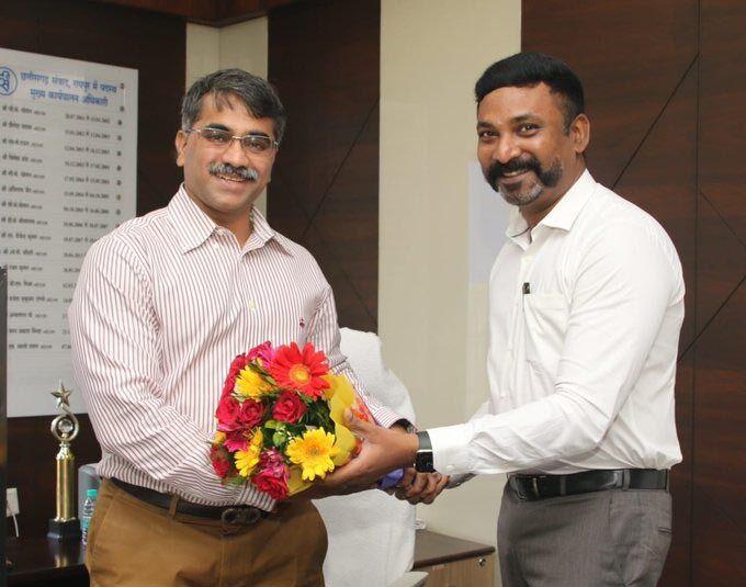 Senior officers of the Indian Police Service, Dipanshu Kabra, Dr. S.  Bharathidasan, Additional Transport Commissioner, Saumil Ranjan Choubey, Additional Director Public Relations Mr. J.  Ale.  Dario and, Umesh Mishra, Directorate of Public Relations and Chhattisgarh Samvad, Raipur, Khabargali