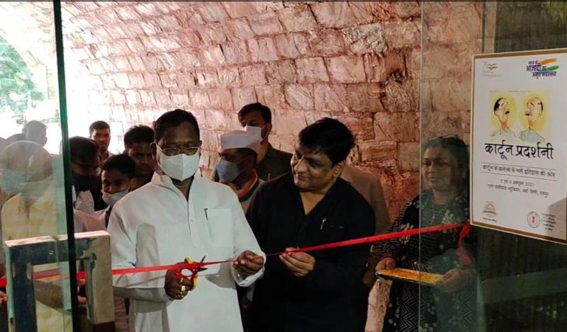 Gandhi Jayanti, Freedom's Amrit Festival, Country's only Cartoon Magazine, Cartoon Watch, Silver Jubilee Year, Cartoon Exhibition, Culture Minister Amarjit Bhagat, Anbalang P., Vivek Acharya, Trimbak Sharma, Mahant Ghasidas Museum Art Gallery, Cartoonist Shankar, Mario Miranda, RK Laxman, Bal Thackeray, Raipur, Chhattisgarh, Khabargali