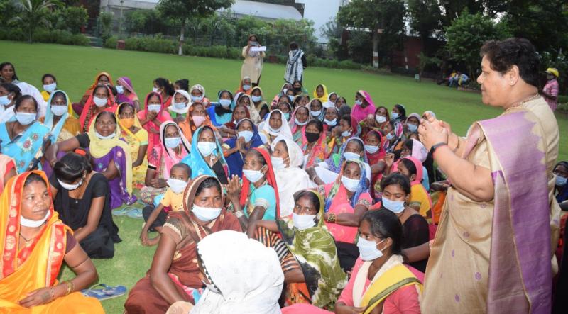 Padyatra from village Fatehpur, District-Sarguja, Governor Ms. Anusuiya Uike, tribals of Surguja, Korba and Surajpur, to preserve Hasdeo Aranya zone, cancel coal mining project, PESA law, Chhattisgarh, Vijay Korram Salhi, Balasai Hariharpur, Ramlal Salhi, Devsay, Dhansai Manjhwar, Jai Singh Binjhwar, Khabargali