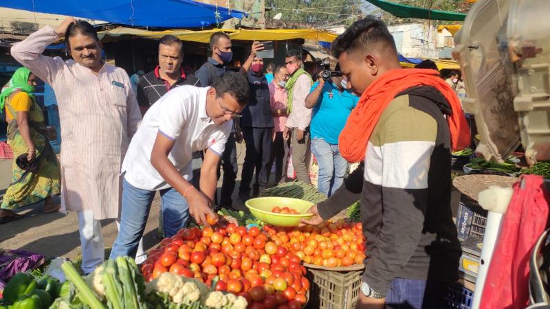 Petrol-diesel, food items, pulses, cereals, edible oil, increased prices of vegetables, wild inflation, Congress, protests, State Congress President Mohan Markam, Chandrashekhar Sukla and Unorganized Workers Congress President Alok Pandey, Khabargali