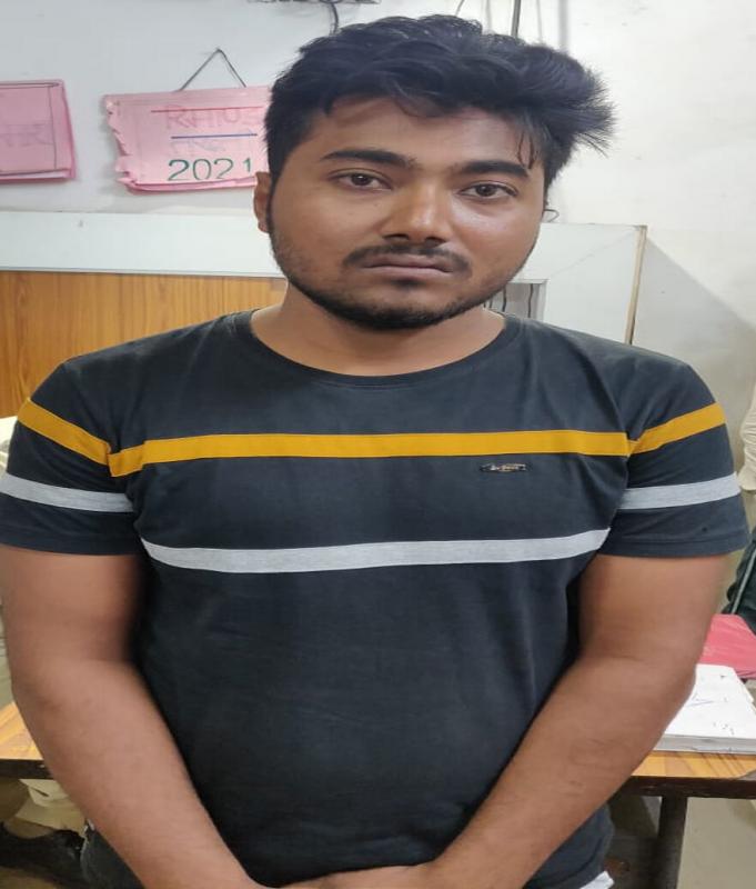 Vicky alias Vikas Choudhary, pistol and 8 pieces of live cartridges, Khamtrai Police, Raipur, Khabargali