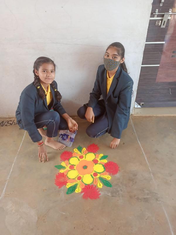 Saragaon, Universal Public School, Make Rangoli, Diya Decoration Competition, Principal RM Bhagat, Khabargali