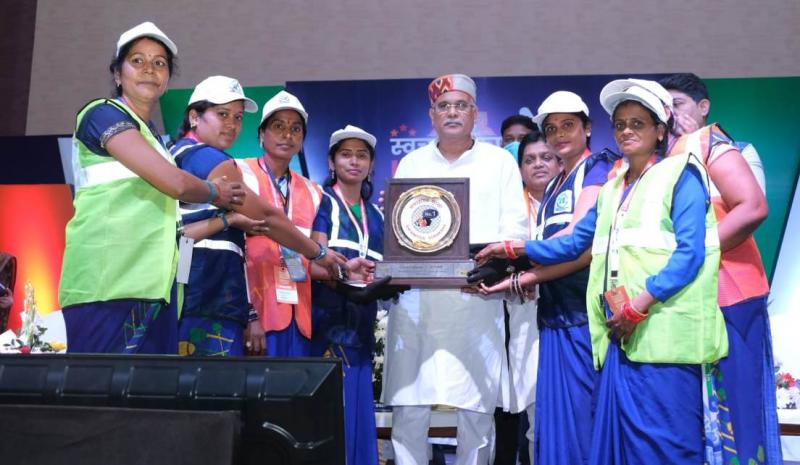 Hat-trick festival of cleanliness, urban body, cleanliness didi, Chief Minister Bhupesh Baghel, Chhattisgarh model, 6-R policy, rethink, reuse, recycle, repair, reduce, refuse, natural paint from cow dung, ODF plus-plus state, Mayor Ejaz Dhebar, Urban Administration Minister Dr. Shivkumar Dahria, Khabargali
