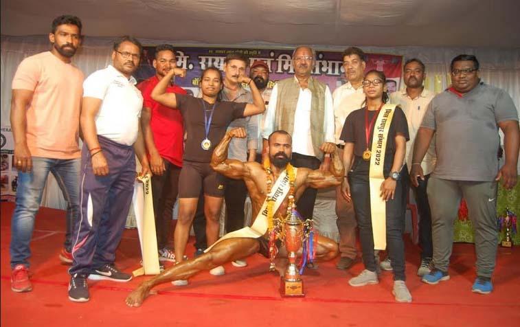 Body Building Competition, Mr. Raipur Division Ravi Nayak, Miss Division Lata Jagat, Brijmohan Agarwal, Kameshwari Bagh, Miss Woman Physics, Best Poser Siddhant Bali Dubey, Chhaya MLA Kanhaiya Agarwal Judge Hemant Parmale Nirmal Bharti, Shashi Sahu, Jalandhar Nag, Lalit Sahu,  Raipur District Body Building Association, Secretary Manik Tamrakar, President Hari Vallabh Agarwal, Chhattisgarh, Khabargali