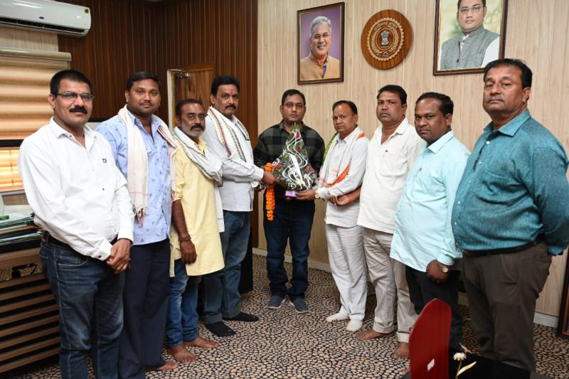 Approval of 7 crore bridge construction in Ahiwara assembly constituency, Akola, Cabinet Minister Guru Rudra Kumar, , Hira Verma, former sarpanch lehenga Ajay Madhariya, Akola Sarpanch Bhupendra Dubey, member of Mineral Trust Fund, Jagdish Markande, , Umesh Sahu, Ghanaram Gajpal , khabargali