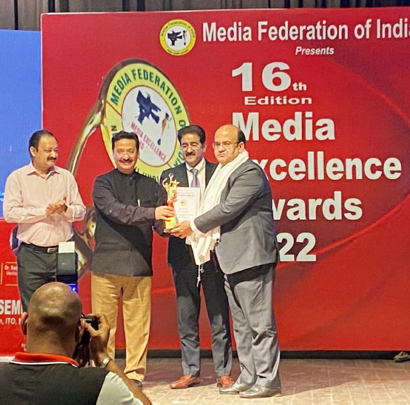 Prashant Tiwari, Best Media Professional Award, Awarded, Prof. Sanjay Dwivedi, Director General, Indian Institute of Mass Communication, New Delhi, Khabargali