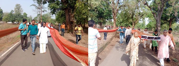 Dantewada, Danteshwari Mata, 11 km long Chunari climbed, recorded in Guinness Book of World Records, Chandrahas Kumar, Chhattisgarh, Khabargali