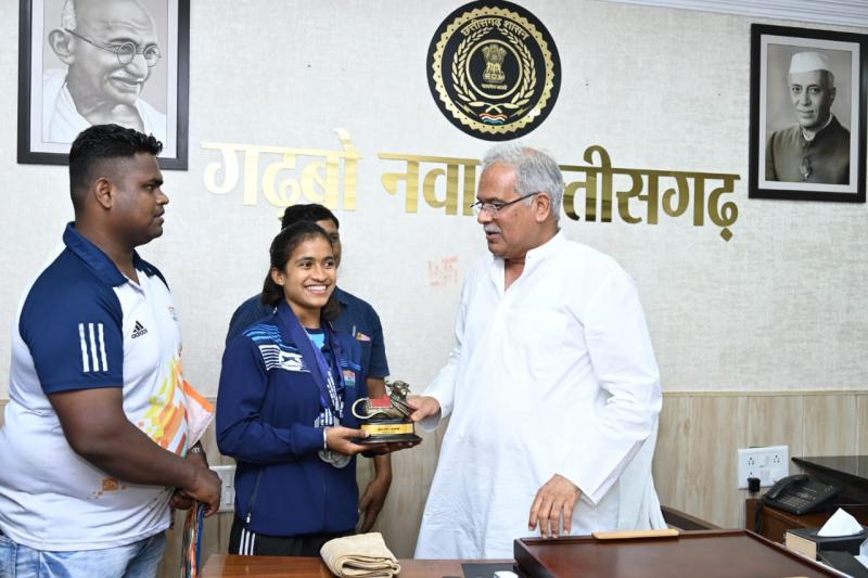 छत्तीसगढ़ की बेटी ज्ञानेश्वरी यादव ने जूनियर वर्ल्ड वेटलिफ्टिंग चैंपियनशिप , तीन रजत पदक, मुख्यमंत्री ने दी बधाई और शुभकामनाएं, राजनांदगांव के मैनेजर , रणविजय प्रताप सिंह, ख़बरगली, Chhattisgarh's daughter Dnyaneshwari Yadav wins Junior World Weightlifting Championship, three silver medals, Chief Minister congratulates and wishes, Manager of Rajnandgaon, Rannvijay Pratap Singh, Khabargali