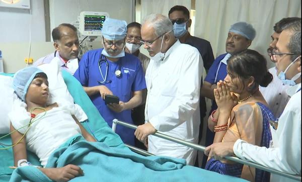 Rahul Sahu, Borewell, Geeta Sahu, Apollo Hospital, Bilaspur, Skin Infection, Chief Minister Bhupesh Baghel, Janjgir Champa, Chhattisgarh, Khabargali