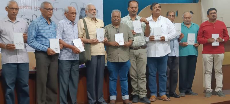 Discovery of Muktibodh Swadesh, book release, Raipur unit of Jan Sanskriti Manch, eminent writer, cultural worker, famous thinker Ram Ji Rai, Allahabad, Pranay Krishna, Professor Siyaram Sharma Bhilai, Manoj Singh Gorakhpur, Ishwar Singh Dost, young poet-critic Basant Tripathi , Premshankar Singh, Anand Bahadur, Ajulka Saxena, Vasu Gandharva, Khabargali