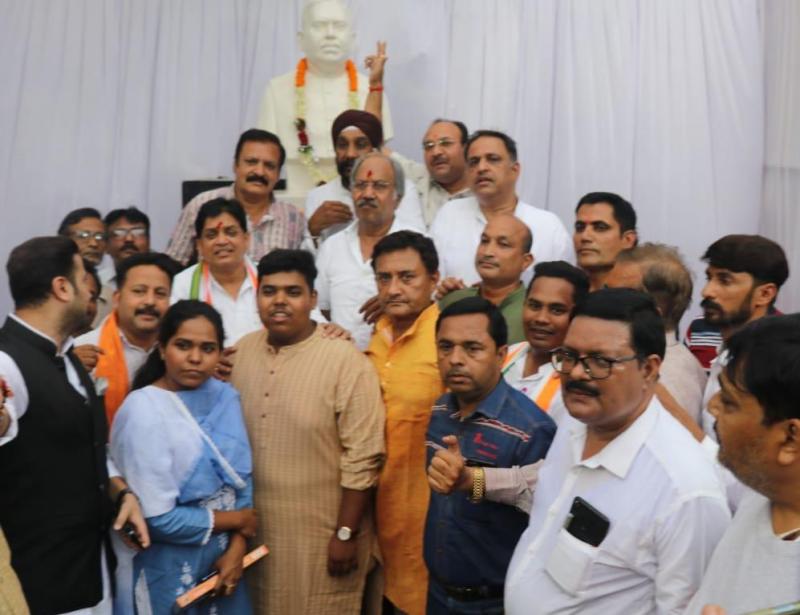 Former National Vice President of World Brahmin Federation, Provincial President of Sarva Yuva Brahmin Parishad, Youth Congress, Milk Union President, Late.  Shri Ajay Tripathi, Statue Unveiling Ceremony, Death Anniversary, Jawahar Udyan, Tagore Nagar, Arvind Ojha, Raipur, Chhattisgarh, Khabargali