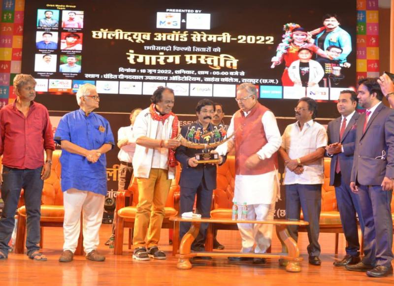 Chollitube Award Ceremony, Mohan Sundrani, Bhishmapita Award, Raman Singh, Best.Actor Man Qureshi Best Actress Ankriti Chauhan, Best Villain Ajay Patel, Orbit Media Group, CEO Om Prakash Sahu, Naresh Patel, Jagjit Singh, Ashish Aggarwal, Chhattisgarh, Raipur, Khabargali