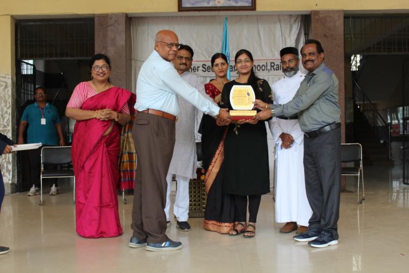 Union Public Service Commission 45th place, Gaurav, Chhattisgarh Raipur, Shraddha Shukla School, MGM School, Student, Principal Dr. Leena.  R.  Jacob, Father Jacob Thomas, Bishop Dr. Joseph Dionysius, Sushil Anand Shukla, Mrs Sandhya Shukla, Thomas Mathew, Secretary J Samuel, Khabargali