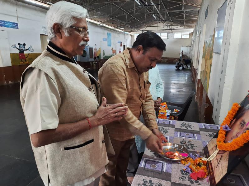 Kuldeep Nigam, Senior Journalist and Social Worker, Kuldeep Nigam Old Age Home at Mana Camp, Chhattisgarh State Child Welfare Council, Rajendra Nigam, Secretary Bimal Ghoshal, Parul Chakraborty, Leela Yadav, Kajal Das, Krishna Kumar Nigam, Preeti Nigam, Jitendra Mishra, Raipur, Khabargali