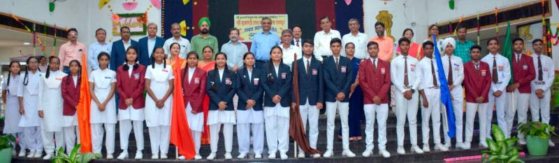 Shri Gujrati Uma Shala Devendra Nagar, Bank of Baroda, DGM Anmay Kumar Mishra, Shri Gujarati Shikshan Sangh, Narayan Bhai Patel, Tulsidas Patel, Vitthaldas Patel Executive Member Shri Hemant Gohil, Principal Anees Memon, Dr. Shailesh Sharma, Prakash Patel, Registrar Ashok  Jachak, Administrator VK Mishra, Khabargali, Raipur