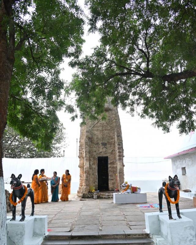 Kukurdev Temple, Khapri, Balod, Tomb of a devoted dog, Phani Nagvanshiya king, Chhattisgarh, Khabargali