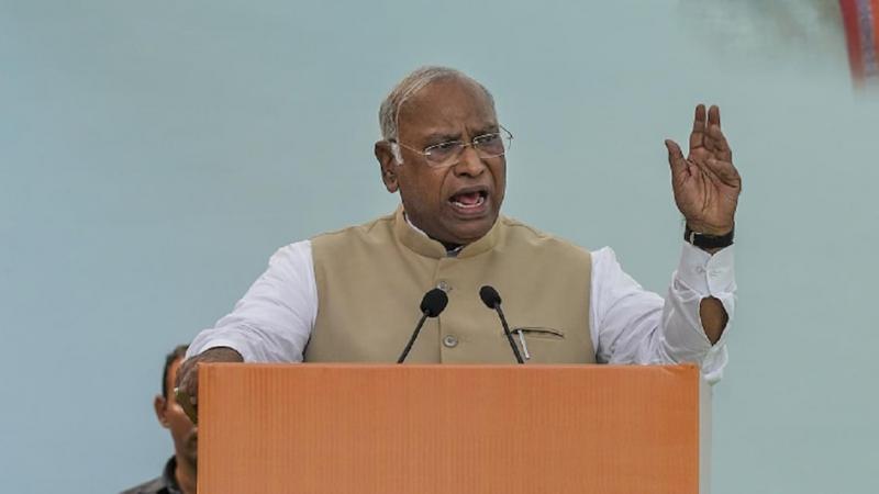 New Congress President Mallikarjun Kharge, Sonia Gandhi, Election Officer Madhusudan Mistry, Rahul Gandhi, BJP, Khabargali