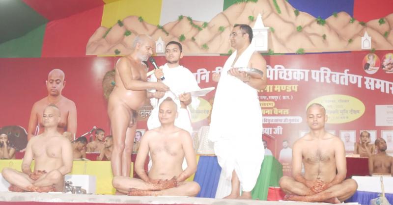 Diksha Mahotsav, initiation of Digambar Jain monks, Acharyashree Vishuddha Sagar Ji Maharaj, Shramana Muni Jayendra Sagar Maharaj, Nikhil Bhaiyaji Jitendra Sagar, Vishal Bhaiyaji Jayant Sagar, Pichhika, Kamandal, Jain scriptures, capital Raipur Fafadih, Digambar Jain Khandelwal Panchayat Bhawan located in Sanmati Nagar  , chhattisgarh, khabargali