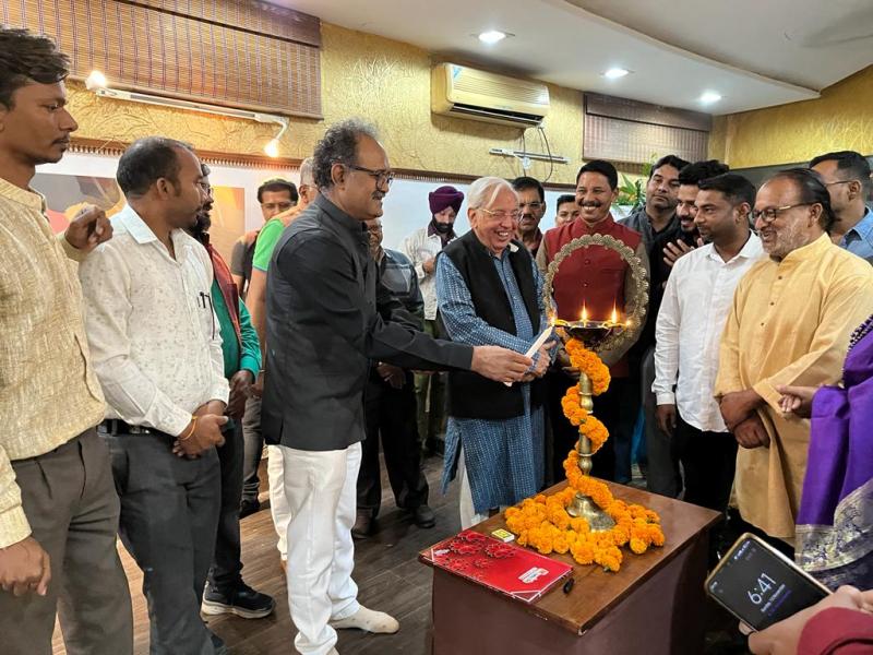 Exhibition, Poet, Critic, Senior Culturalist, Ashok Bajpai, Yogendra Tripathi, President Kala Akademi Chhattisgarh Culture Council Chhattisgarh, Hukum Lal Verma, Famous Painter, Amanul Haque, Craftsman Ram Kumar Indoria, Sculpture Art, Seeker, Karuna Sidar, Diksha Sahu, Jitendra Sahu, Sandeep Kindo, Rajendra Thakur, Mohanlal Baral, Manisha Verma, Rajendra Sungaria, Vipin Singh Rajput, Chanchal Sahu, Shyam Sunder Singh, Chhagendra Usendi, Suresh Kumbhakar, Praise Verma, Kishore Sharma, Dharam Netam, Nikhil,