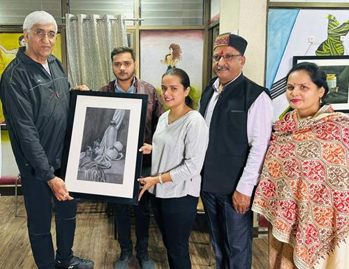 Shivani Ojha, Surajpur, Shivakriti painting exhibition, painting, Health Minister T.S.  Singhdev, School Education Minister Dr. Premsai Singh Tekam, Sri Sri Swasthya Rakshak Elite Learning Center Tagore Nagar, Raipur, Chhattisgarh, Khabargali