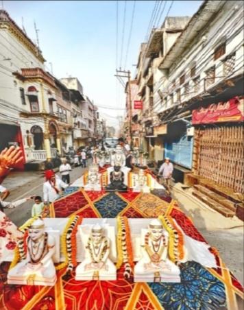 Chaturvidh Sangh, Sadar Bazar, Shri Rishabhdev Jain Temple, Shri Sambhavnath Jinalaya, Vivekananda Nagar, Jain Samaj, Dadabari's prestige, procession, prestige festival, Acharya, Upadhyay, Sakal Sangh, Raipur, Chhattisgarh, Khabargali