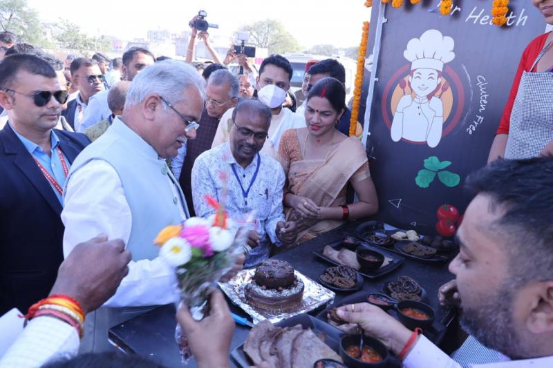 Millet Cafe Millet on Wheels, Millet State, Chhattisgarh, Kodo, Kutki, Ragi, Chief Minister Bhupesh Baghel, Amitabh Bachchan, Khabargali