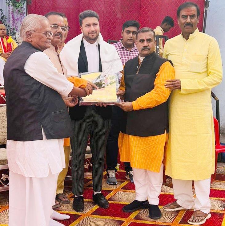 Advocate Anjinesh Anjay Shukla, BJYM State Officer, Kanyakubj Brahmin Samaj honored, Raipur, Chhattisgarh, khabargali