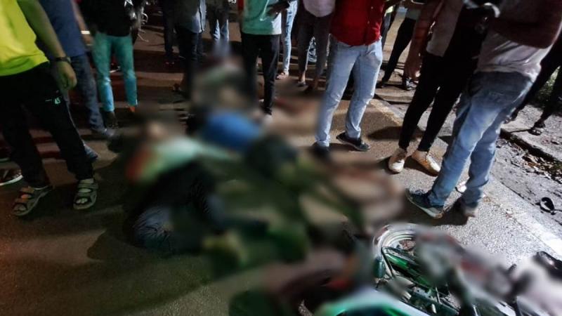 High speed bike rammed into a parked truck, two friends died, Raipur, Chhattisgarh,khabargali