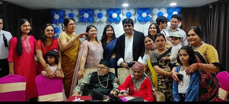 83 years old Mr. Mrityunjay Sharma, Trimbak Sharma, resident of Bhilai, Chhattisgarh, celebrated birthday and Father's Day on film theme, khabargali