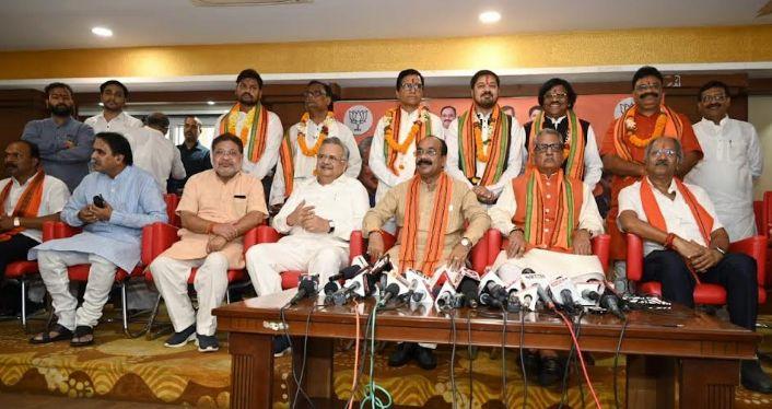 Bharatiya Janata Party, Prime Minister Narendra Modi, two Padma Shri, former IAS, 13 artists, social leaders, public representatives, farmers, advocates, film, business world, BJP entry, Arun Saw, state in-charge Om Mathur, national vice president and Former Chief Minister Dr. Raman Singh, State Vice President Laxmi Verma, State General Secretary Kedar Kashyap, Chhattisgarh, Khabargali