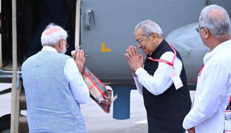 Prime Minister Narendra Modi, Governor Vishwabhushan Harichandan, Chief Minister Bhupesh Baghel emotional farewell, Raipur, Chhattisgarh