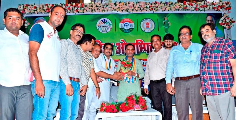 Guru Rudrakumar, Minister of Public Health Engineering and Village Industries and in-charge of Mungeli district, laid the foundation stone for installation and beautification work of legends Chhattisgarh, Khabargali