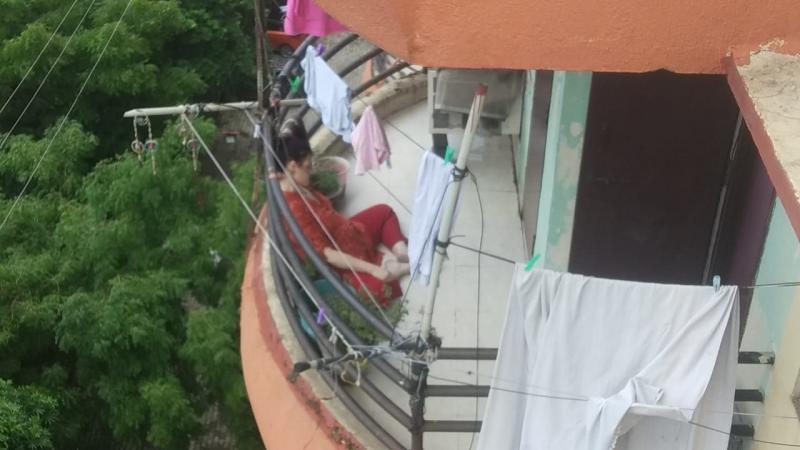 Ashoka Ratan Society flat, foreign girl committed suicide by hanging herself, the deceased Nina Bedinsko 25 years old Kyrgyz resident tattoo artist, Raipur, Chhattisgarh, Khabargali