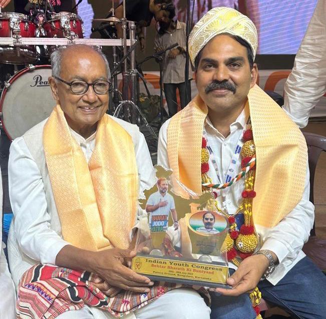 State President of Chhattisgarh Pradesh Congress Committee, Backward Classes, Raipur, Dr. Choleshwar, honored at the general convention organized by the All India National Youth Congress in Bangalore, Karnataka,khabargali