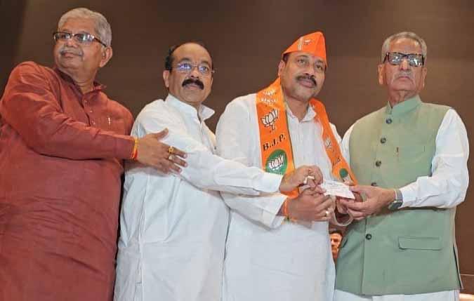Omprakash Dewangan joins BJP along with supporters, former NAPA president of Birgaon, Raipur, Chhattisgarh,khabargali