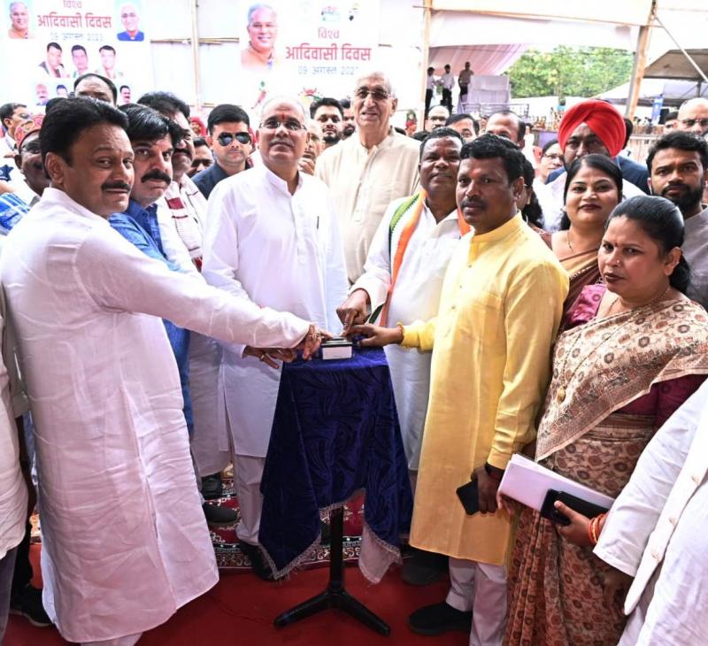 On World Tribal Day, CM Baghel opened treasury for Bastar district, gifted development works worth 637 crores, inaugurated and performed Bhoomipujan of 2300 works Chhattisgarh News, khabargali