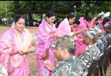 Sisters of Zindagi Na Milegi Dobara tied rakhis to the soldiers of 3rd Battalion, including Ajay Sharma, Sushma Tiwari, Secretary Mamta Sharma, Godavari Tamboli, Apoorva Sharma, Seema Aggarwal, Hemlata Tiwari, Nirmala Goswami, Santosh Sahu and other members of 3rd Battalion Company Commander Minmal Min, Bhanuram Nag, Harnath Bimal, Girdhari Singh, Horse in-charge Subedar Major Ashok Patel, Raipur, Chhattisgarh, Khabargali