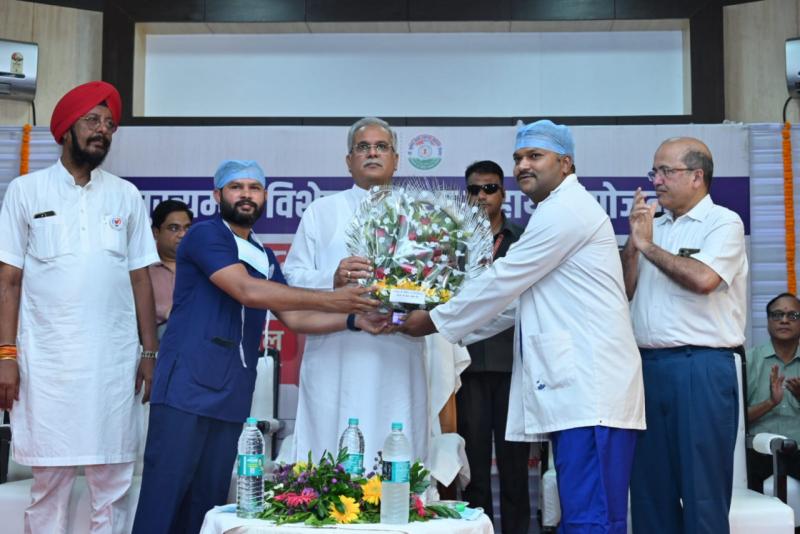 Advanced Cardiac Institute-Mekahara, Chief Minister Special Health Assistance Scheme, Chief Minister Mr. Bhupesh Baghel, Parliamentary Secretary Vikas Upadhyay, Chhattisgarh Housing Board Chairman Kuldeep Juneja, Advisor to the Chief Minister Ruchir Garg, Dr. Preeti Nagariya, Dr. Smith Srivastava, Dr. Rakesh Gupta. , Dr. Khubchand Baghel Health Assistance Scheme, Raipur, Pt. Jawahar Lal Nehru Medical College, Dr. Bhimrao Ambedkar Government Hospital, Chhattisgarh, Khabargali.