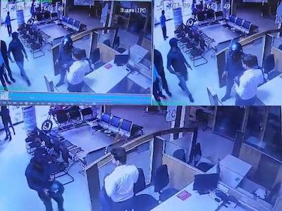 Robbery of Rs 7 crore in broad daylight in Raigarh Axis Bank, manager attacked with knife, Dhimrapur of Raigarh, IG Bilaspur Ajay Yadav, Khabargali